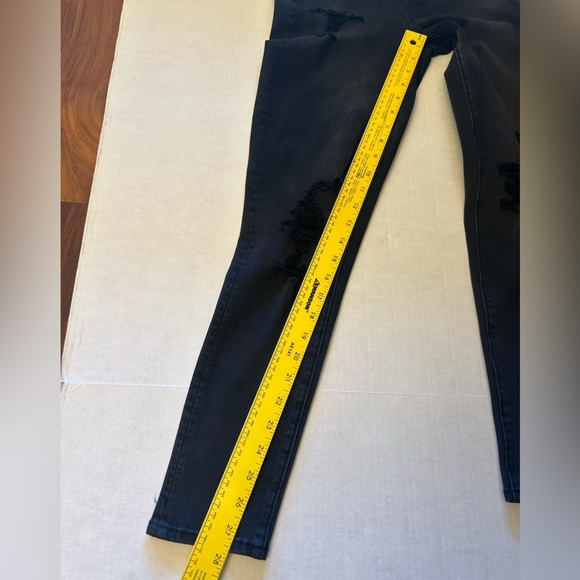 American Eagle Black Super Stretch Jeans w/Distressed Details NWT Sz-4short. U13 - Picture 9 of 12